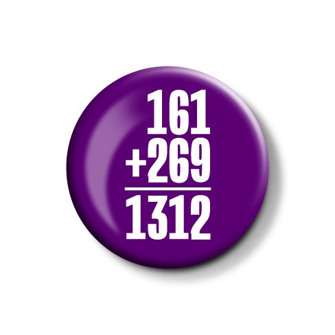Lila Knopf mit der Aufschrift "161 + 269 = 1312".