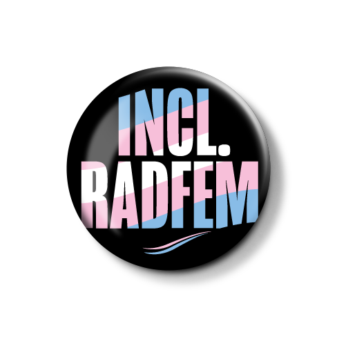 Runde Anstecknadel mit dem Aufdruck „INCL. RADFEM“ in blauen und rosa Farben.